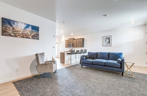 Aurora House | Perfect for Families! Quiet Aurora Home