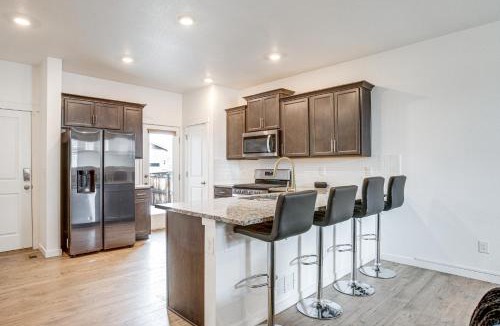 Aurora House | Perfect for Families! Quiet Aurora Home