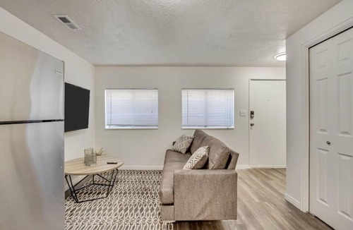 North Park House | Perfect For Large Groups - Fun 6BR with 2 Kitchens