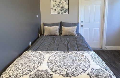 Salina Apartment | Perfect Pit Stop - No Shower-