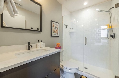 People's Freeway Condo | Perfect Studio with Kitchen Salt Lake | Fast WiFi