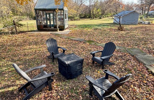 Yates Center Cottage | Pet & Family Friendly Cottage w/Nature Views in Yates Center - Fire Pit & Grill