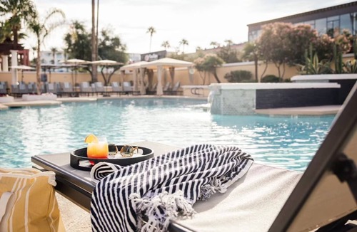 Downtown Resort | Pet Friendly 2 Queen Stay! Sunset Views, Relaxing Pool | Steps from Golf Course!
