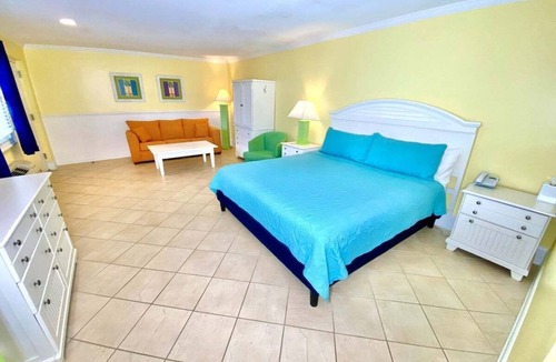 Atlantic Beach Hotel | Pet-friendly, 3 Blocks to Beach, Pool, #205