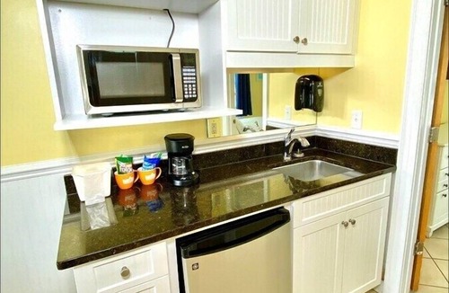 Atlantic Beach Hotel | Pet-friendly, 3 Blocks to Beach, Pool, #503