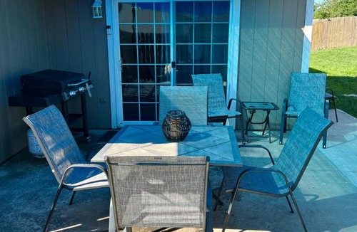 Waldron House | Pet-Friendly 3BR Home, Fenced Yard, Near KC