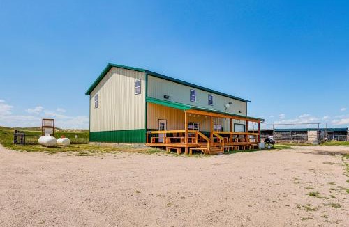 Lingle House | Pet Friendly 'Daydreamers Guest Ranch' on 60 Acres