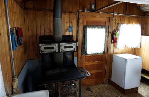 Bellvue House | Pet Friendly Fishing Cabin close to Poudre River, Perfect for a Weekend Escape from Fort Collins