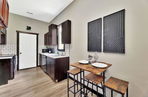 Wichita Cottage | Pet Friendly Funky Bunky
