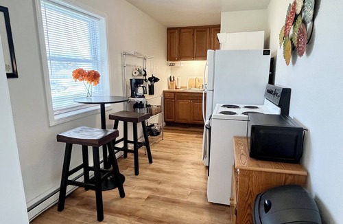 Kirksville Apartment | Pet-friendly Ground-lvl Queen Laundry 30+days