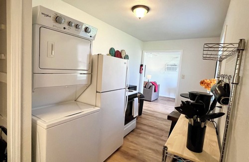Kirksville Apartment | Pet-friendly Ground-lvl Queen Laundry 30+days