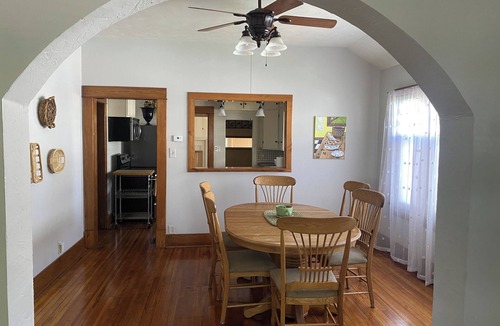 Hutchinson House | Pet-friendly Home 4 Friends