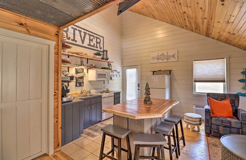 Mountain View Apartment | Pet-Friendly Studio w/Loft & Mountain Views!