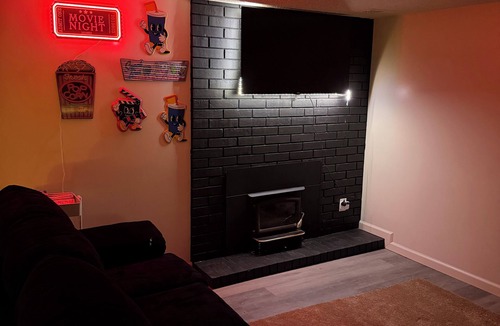 Pauline House | Phenomenal fun escape 5 bd, Full Game Room/Bar Sleeps 14+ Brand New Home