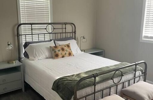 Hamilton House | Piper's Place - 2 Bedroom House in DT Hamilton