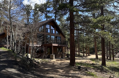 Allenspark House | Ponderosa Cabin is just Minutes from Rocky Mountain National Park and Wild Basin