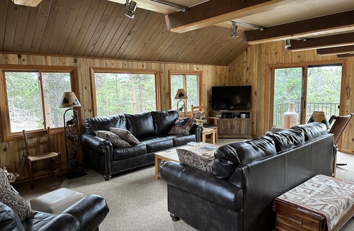Allenspark House | Ponderosa Cabin is just Minutes from Rocky Mountain National Park and Wild Basin