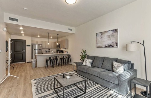 Draper Apartment | Pool + Hot tub | King Bed | Game Room | Parking