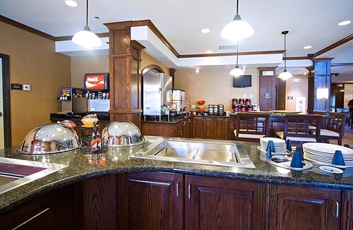 West Valley City Apartment | Pool, Hot Tub & Seasonal Waterslide Access. Great Location! Close to Salt Palace Convention Center
