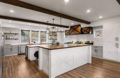 Garden City House | Pool Table, Treehouse, Indoor Pool, Lake View, Large Kitchen, Spacious Bedrooms