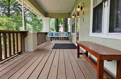 Springfield House | Porch Swing Place - Newly Renovated Charm