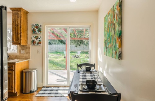 Prairie Village House | 💕Prairie Village -Perfect 2-bedroom home- newly renovated!💕