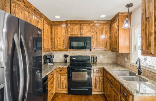 Prairie Village House | 💕Prairie Village -Perfect 2-bedroom home- newly renovated!💕