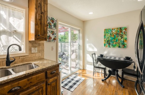 Prairie Village House | 💕Prairie Village -Perfect 2-bedroom home- newly renovated!💕