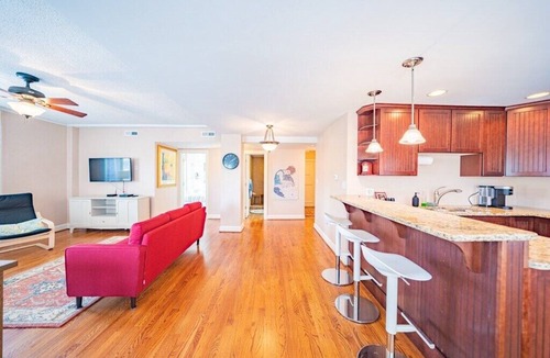 Kansas City Condo | Premium Condo on The Plaza!