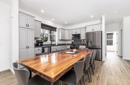 The Galena Territory House | Premium New Construction: Golf Sim + Theater Room + Noon Check-in