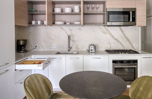 West Loop Gate Apartment | Premium West Loop 1BR w/ Deck, Pool & Gym, 3 blocks to L, by Blueground