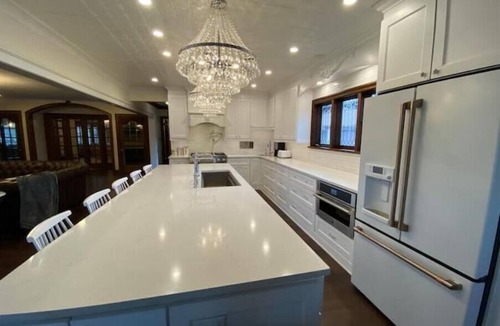 Johnsburg House | Prestigious Pistakee Bay Estate