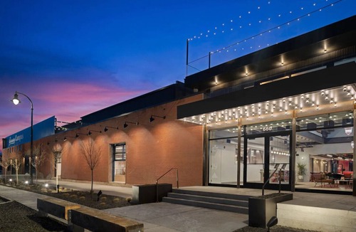 People's Freeway Hotel | Prime evo Experience, Outdoor Adventure Hub, Free Parking & Dog-friendly!