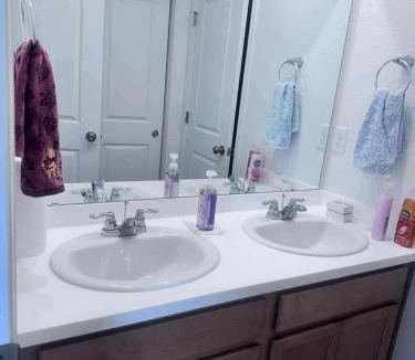Aurora House | Prime location near Denver International Airport