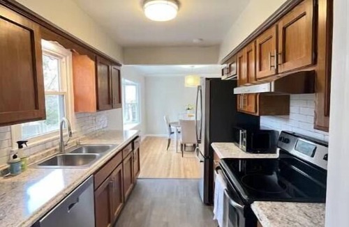 Prairie Village House | Private 3BR, 1 BA, 2 Garage, Fenced Yard, Central KC location Quiet Neighborhood