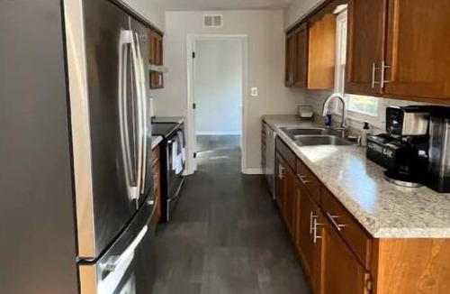 Prairie Village House | Private 3BR, 1 BA, 2 Garage, Fenced Yard, Central KC location Quiet Neighborhood