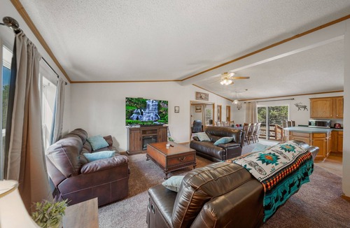 Durango House | Private and Cozy Adventurer's Haven (Dog Friendly!)
