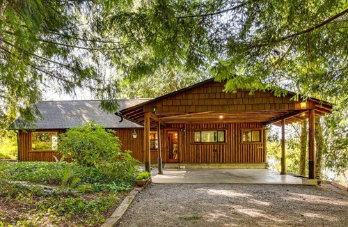 Burley House | Private Beach Access! Group-Friendly Getaway!