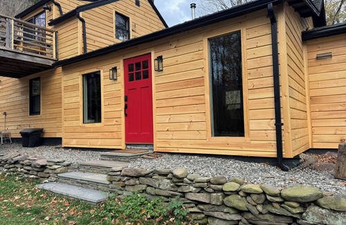 Edgewood Cabin | Private Creekside Oasis - hot tub,hiking,breweries!