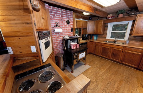 Blanchard Cabin | Private Forest Lodge Near Silverwood Theme Park - Sleeps 10