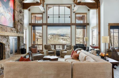 Edwards House | Private Hot Tub, Theater Room, Valet Parking and Ski & Boot Storage at Ritz Carlton