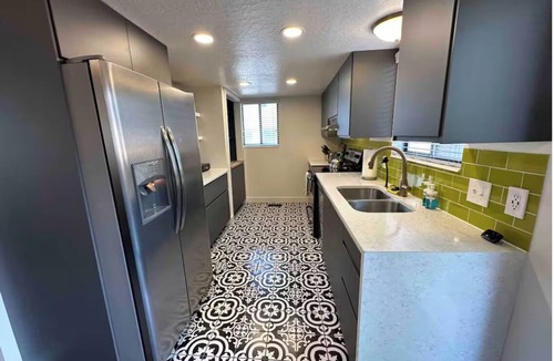 Cottonwood Heights House | Private Hot tub-Between Big &Little Cottonwood Canyon - Sleeps 10!
