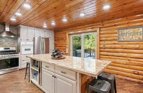 Rigby Cabin | Private Island, FirePit, HotTub, Arcade, AC, Dogs!