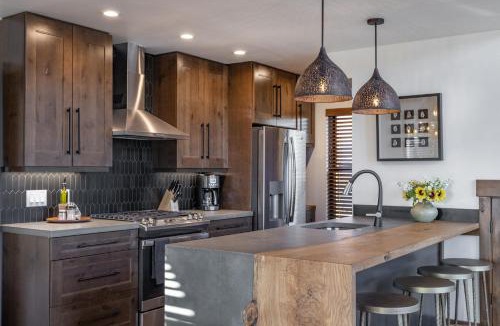 Estes Park House | Private Lakefront Cabin - Two Large Patios, Jacuzzi, Indoor/Outdoor Fireplace