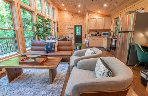 Smoky Mountains Cabin | Private Modern 2BR Treehouse + Views, Hot tub, Firepit, and POOL!