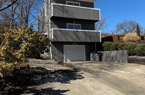 Emporia House | Private Parking, Pet Friendly, Quite Neighborhood close to Emporia State.