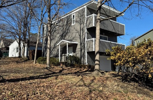 Emporia House | Private Parking, Pet Friendly, Quite Neighborhood close to Emporia State.