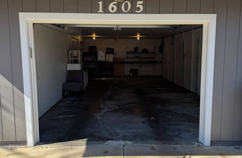 Emporia House | Private Parking, Pet Friendly, Quite Neighborhood close to Emporia State.