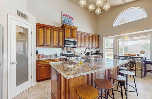 Avondale House | Private Pool, Yard & Pool Table! 'Avondale Abode'