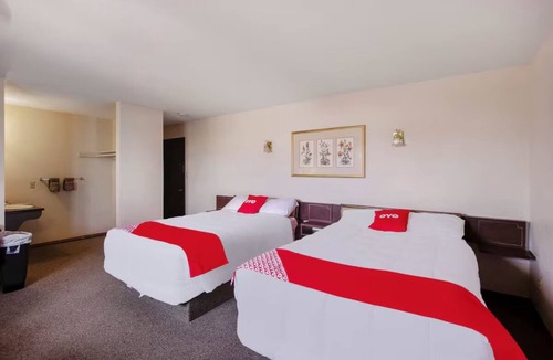 Cheyenne Wells Hotel | Private Room w/2 Full Beds + Flat-Screen TV + Essentials